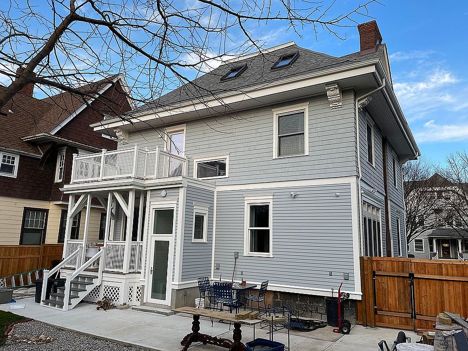 2nd image of 476 E 18th St