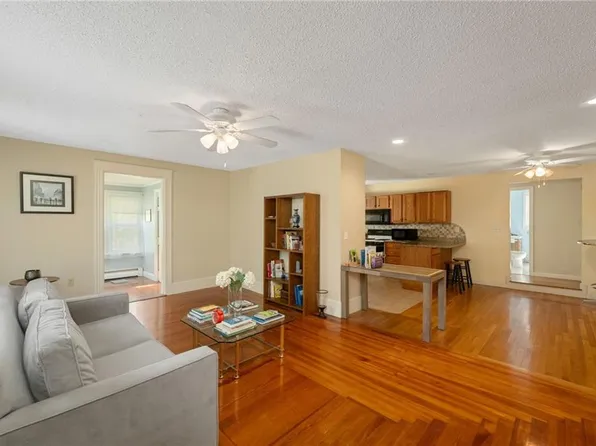 54 Pond St, Norfolk, MA 02056