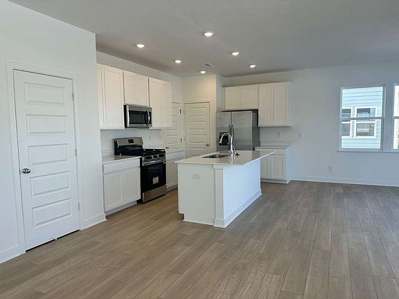 3rd image of 2762 Hardin Pl