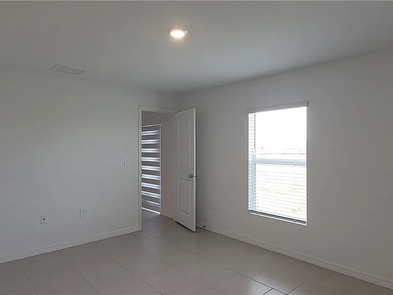 19709 Garden Ridge Ct — Photo 10