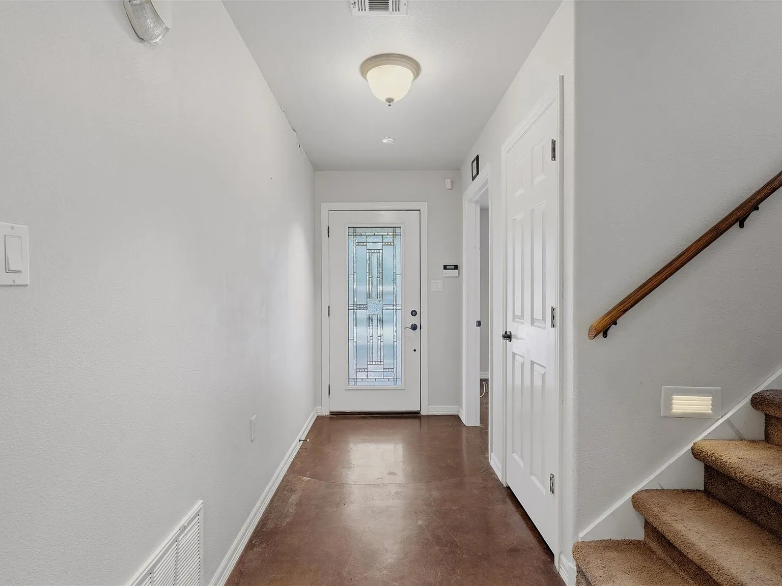 6 bed, 4.5 bath, 3567 sqft, $3,995 — Photo 3