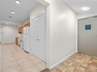 47 Clapboard Hill Rd APT 6B, Guilford, CT 06437