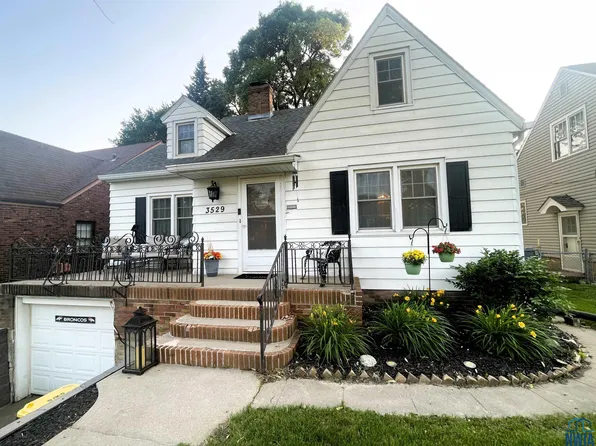 3529 Nebraska St, Sioux City, IA 51104