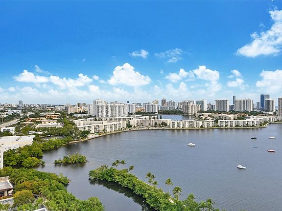 2nd image of 17301 Biscayne Blvd APT 2002