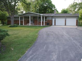3245 Birch Dr, Mason City, IA 50401