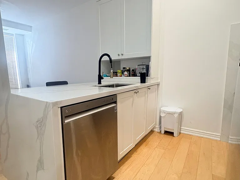 135 Maitland St S #204 — Photo 8