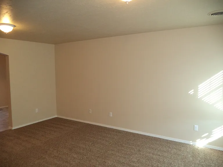 10056 W Rustica St — Photo 4
