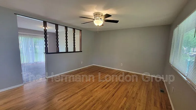 3 bed, 1.5 bath, 1040 sqft, $1,325 — Photo 4