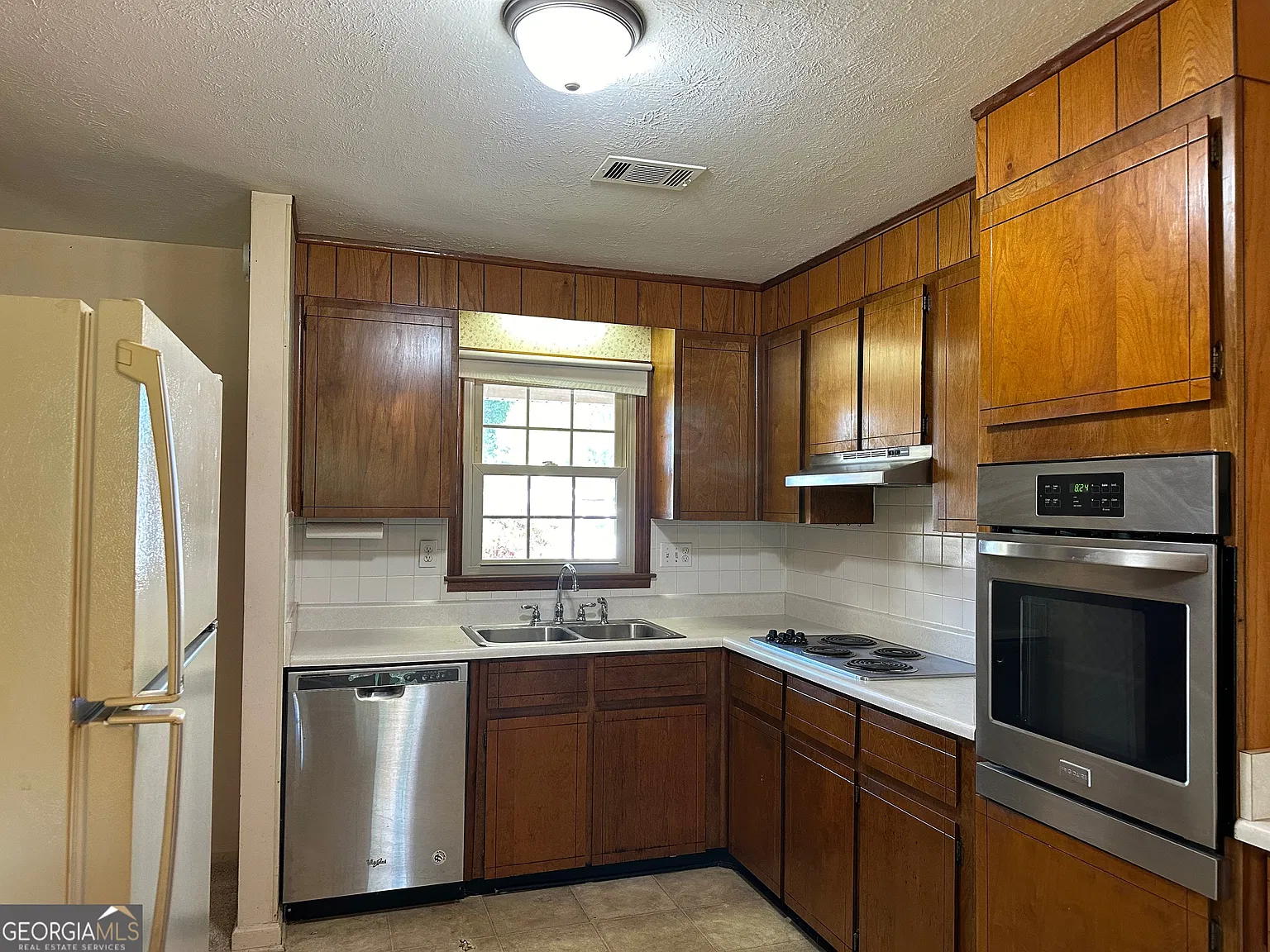 3 bed, 2.0 bath, 1246 sqft, $1,600 — Photo 3