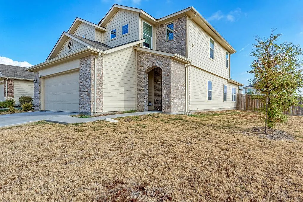 4 bed, 2.5 bath, 2212 sqft, $1,950 — Photo 2
