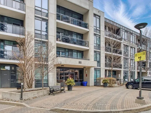 95 N Park Rd #204, Vaughan, ON L4J 0J1