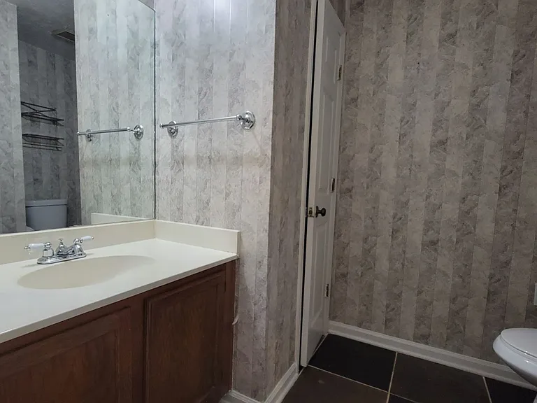 1064 Huntington Trce SE — Photo 25