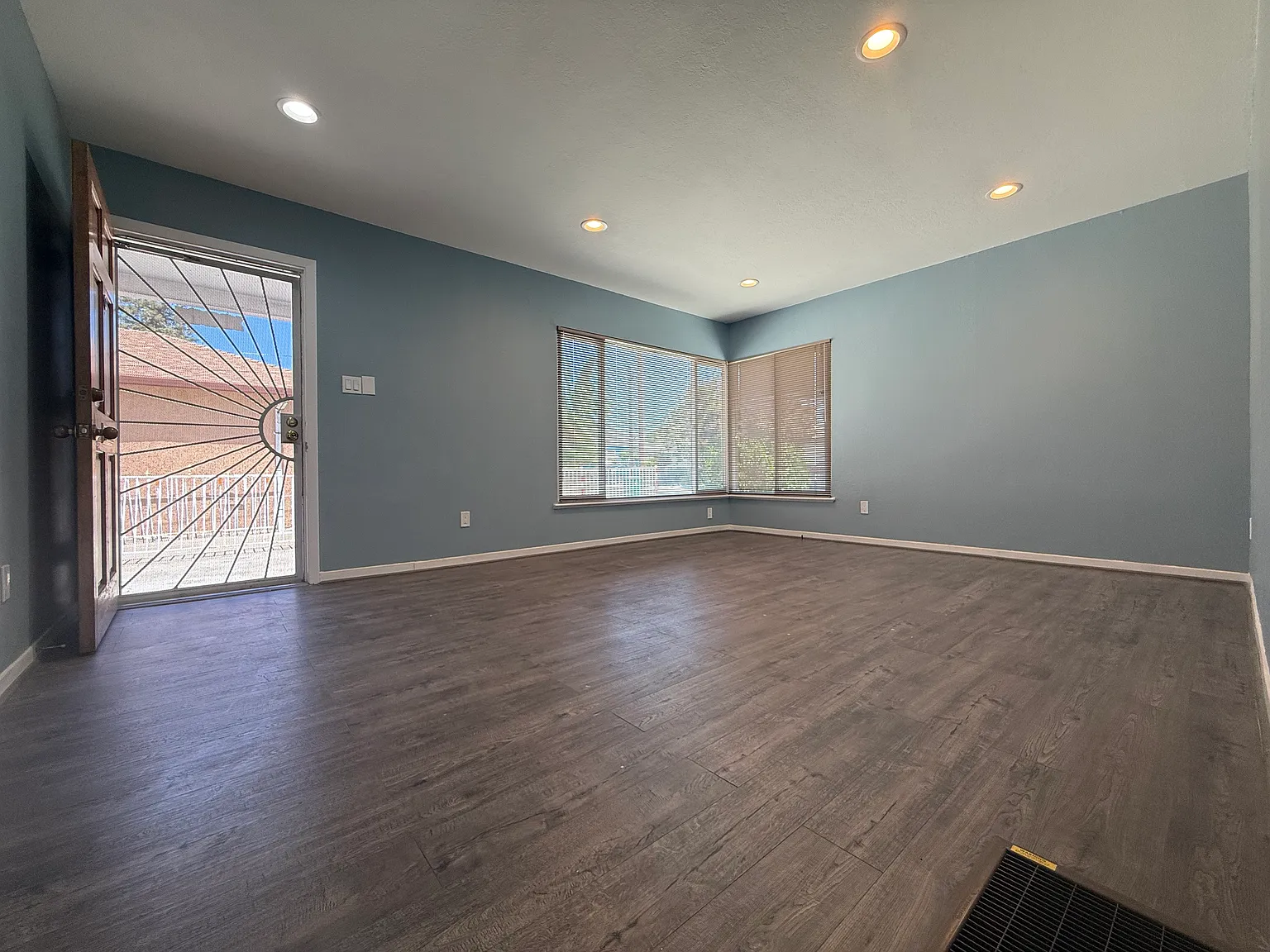 2 bed, 825 sqft, $2,395 — Photo 2