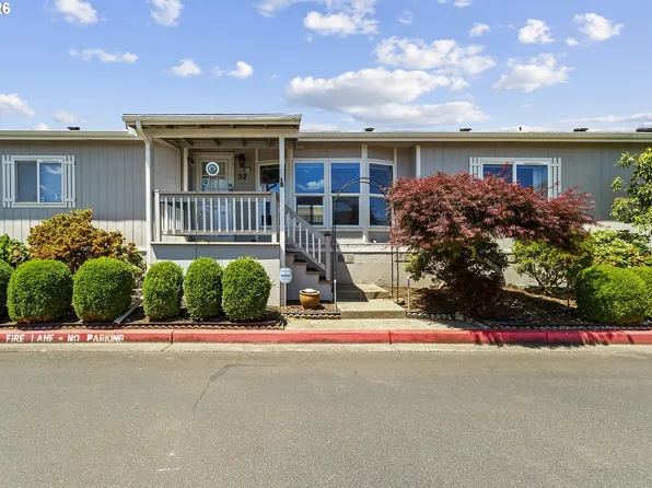 1000 S McKern Ct #52, Newberg, OR 97132