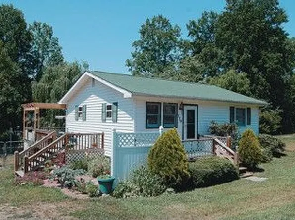 129 Holly Tree Cir, Hendersonville, NC 28792