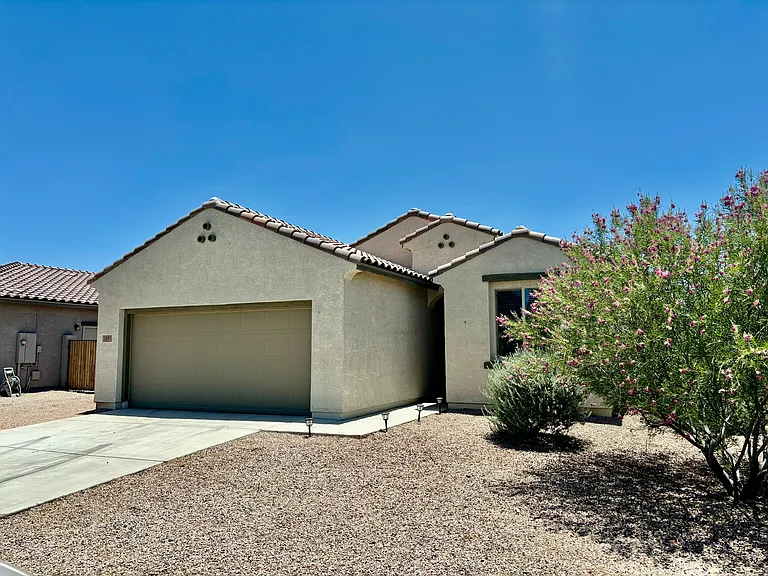 1549 E Kingman Pl — Photo 3