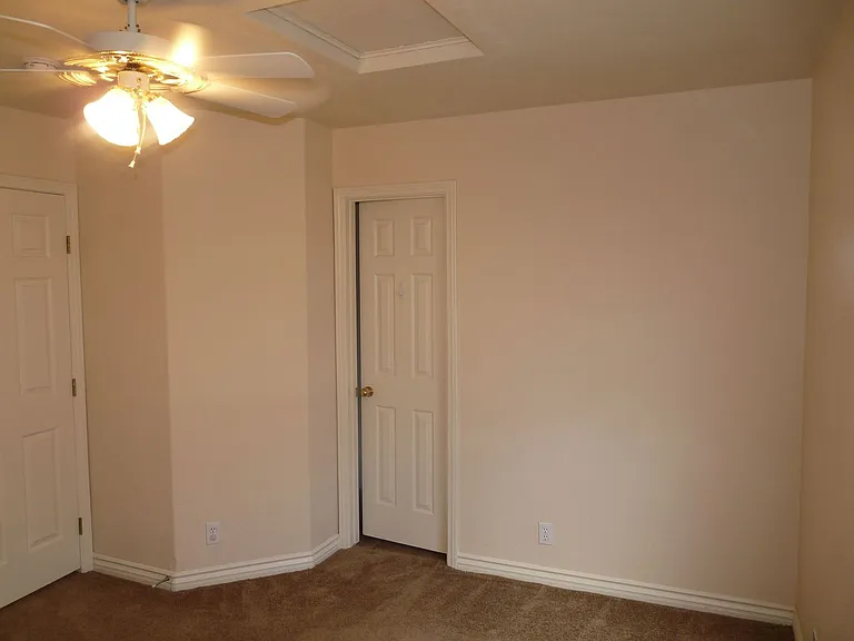 7845 Meadow Creek St — Photo 18