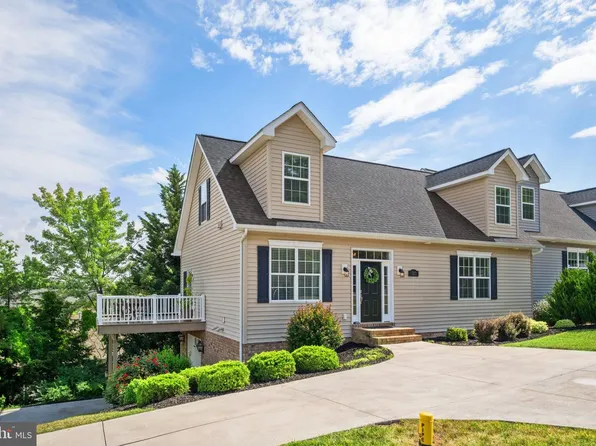 327 Blue Stone Hills Dr, Harrisonburg, VA 22801