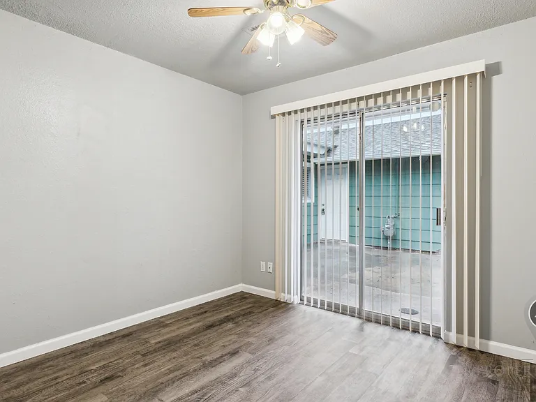 2721 Indian Creek Blvd — Photo 23