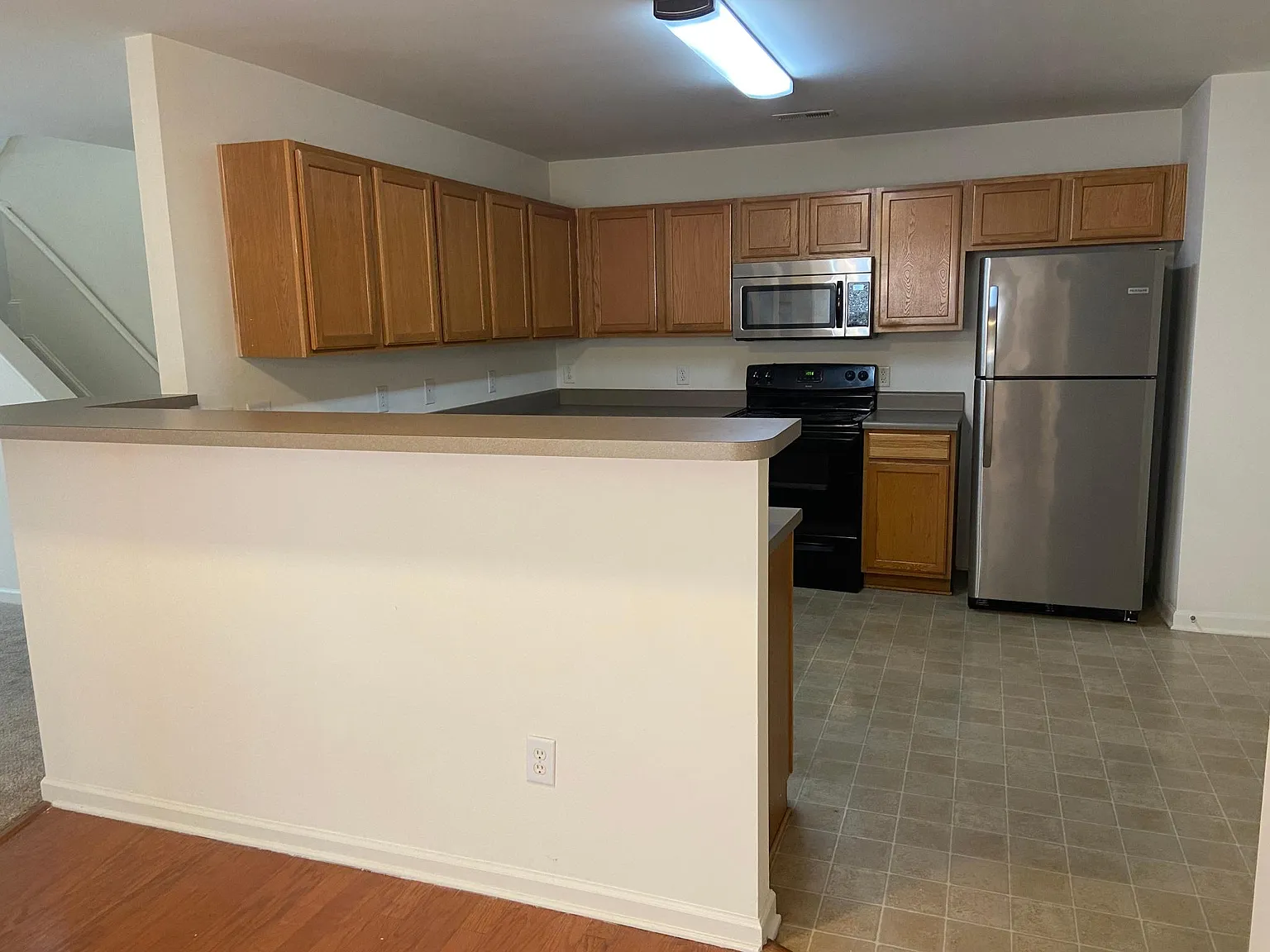 3 bed, 2.5 bath, 2185 sqft, $1,895 — Photo 3