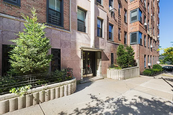 Sold by Compass | media 31