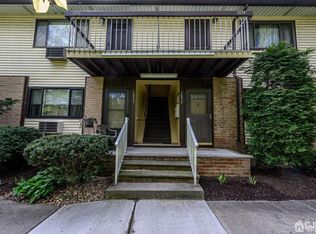 1036 Cricket Ln, Woodbridge, NJ 07095