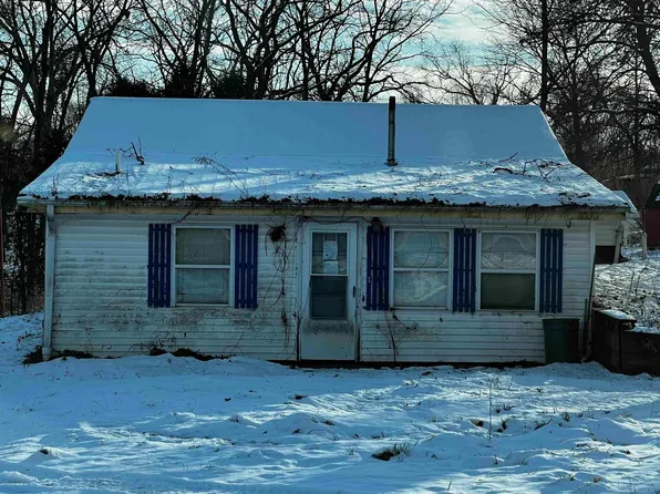 10003 Cedar St, Bernard, IA 52032