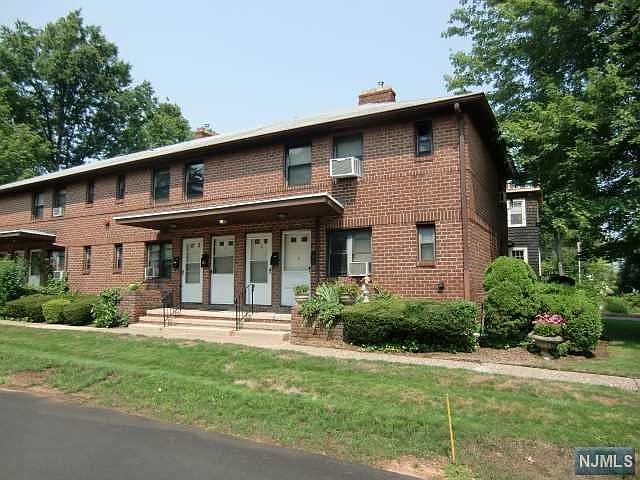 1st image of 482 Broad Ave #4