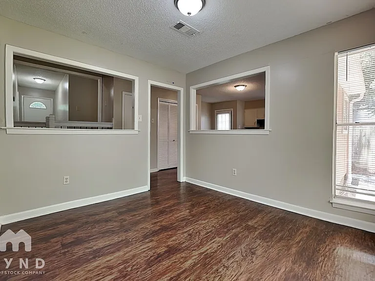 2406 Jenwood St — Photo 5