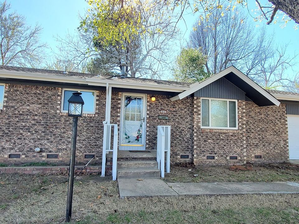 1st image of 800 N Woodland Dr E