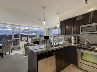 1075 Sunset Dr #702, Kelowna, BC V1Y9Y9