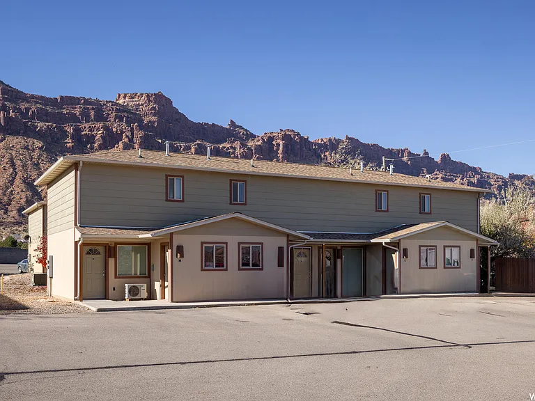 2589 E Cactus Rd #L — Photo 9