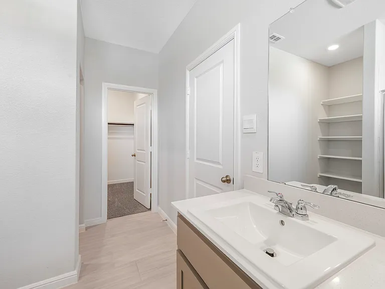 227 Mina St — Photo 7