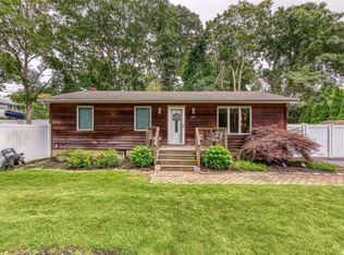 251 Smith Rd, Shirley, NY 11967