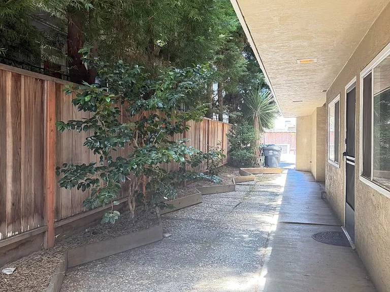 2211 San Antonio Ave — Photo 4