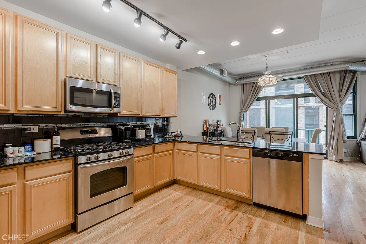 Building Photo - 843 W Monroe St #4B