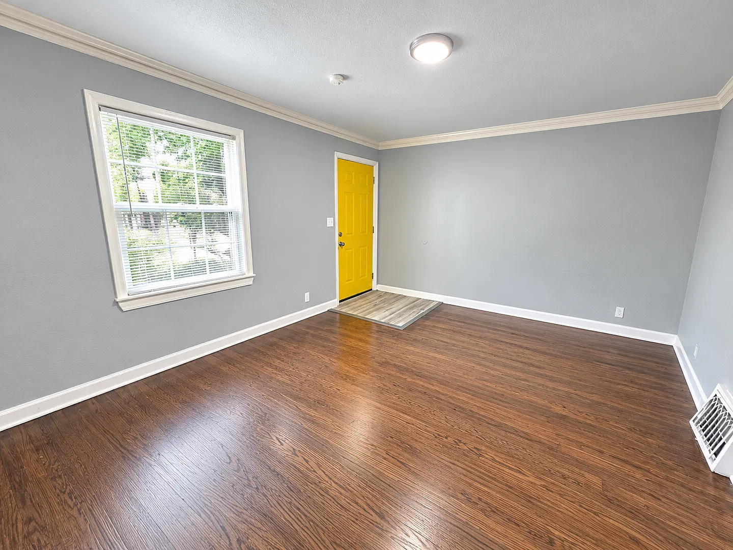Charming 3-Bedroom Home with Spacious Backyard! — Photo 3
