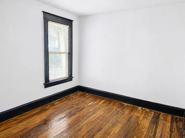 115 Mohawk St — Photo 4