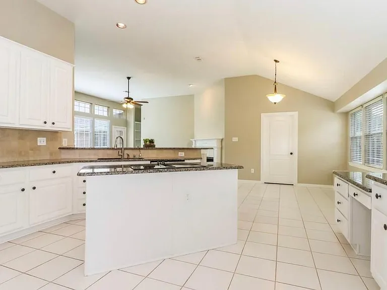 4645 Wales Dr — Photo 9