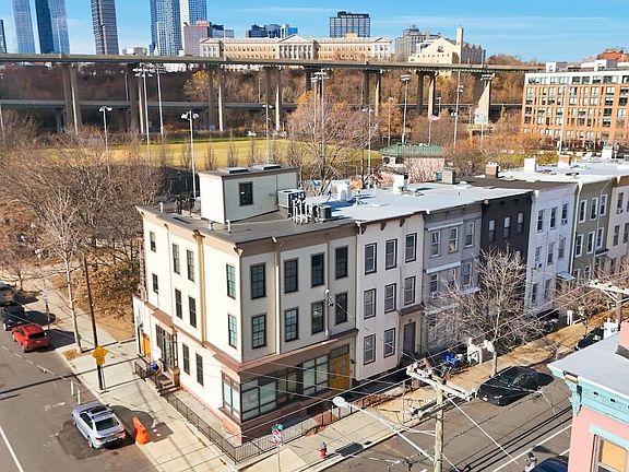 3rd image of 217 Brunswick St