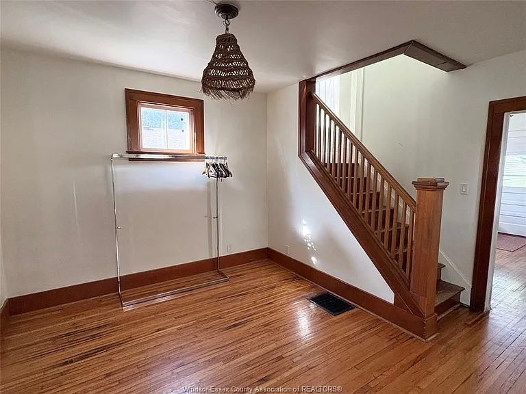 855 Edward Ave — Photo 8