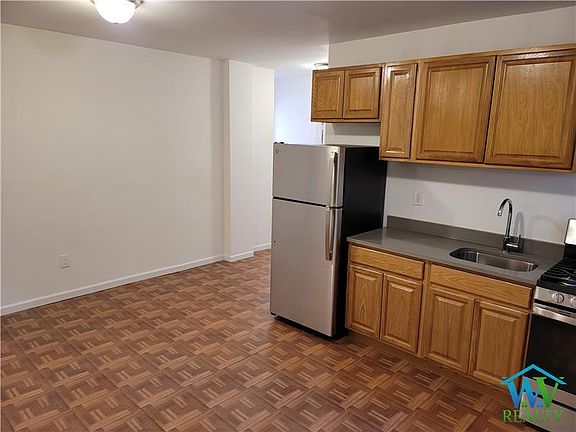 4th image of 645 Southern Blvd #3C