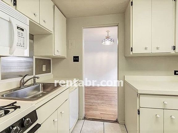 4th image of 4330 E 12th Ave