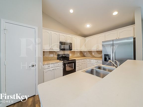 5th image of 6412 Regina Dr