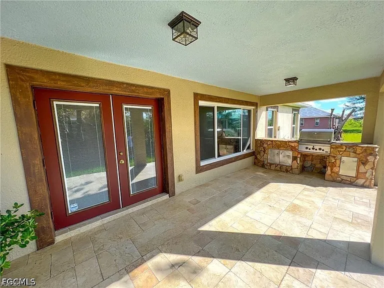 2032 NW 5th St — Photo 16