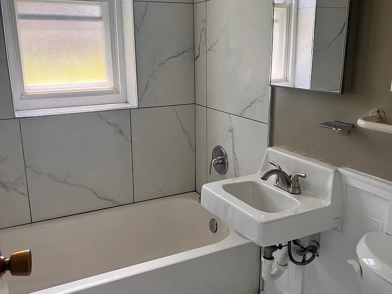 1824 La Salle Pl — Photo 6