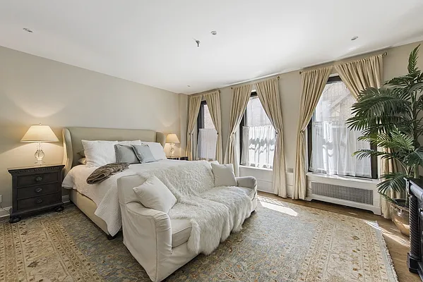 Sold by Nest Seekers International | media 14