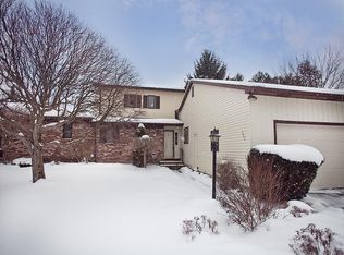 303 Kimry Moor, Fayetteville, NY 13066