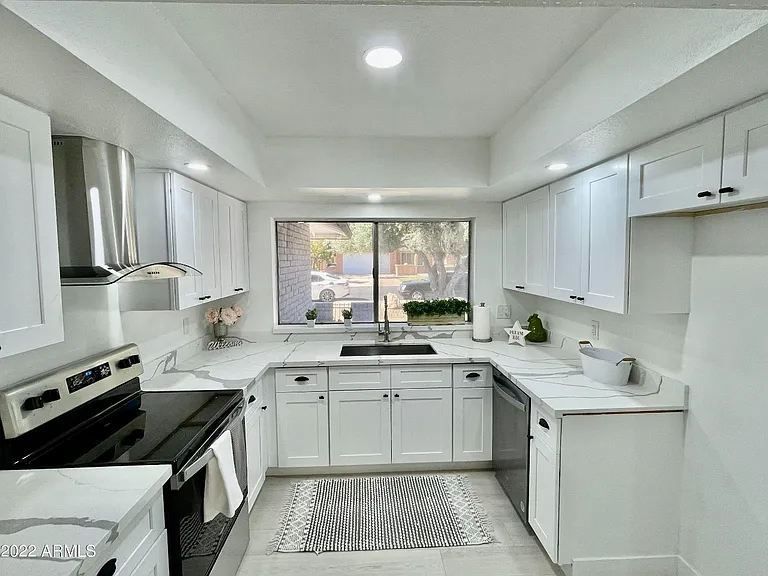 2929 S Estrella Cir — Photo 2