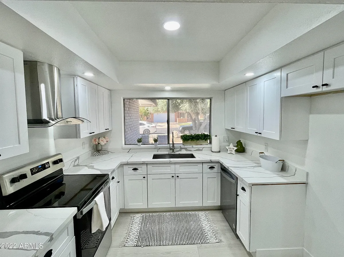 Building Photo - 2929 S Estrella Cir